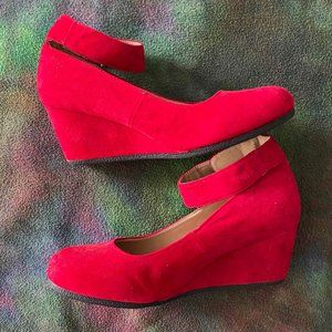 EUC ankle strap CHERRY RED faux suede wedges 2.75"